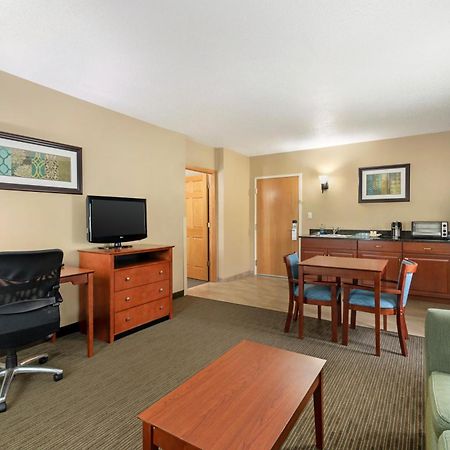 Best Western Plus Plattsburgh Exteriér fotografie