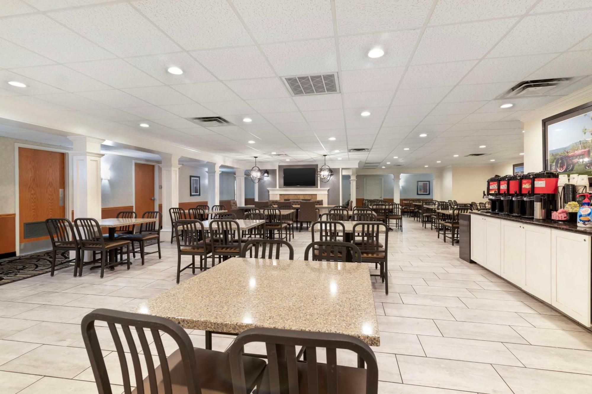 Best Western Plus Plattsburgh Exteriér fotografie