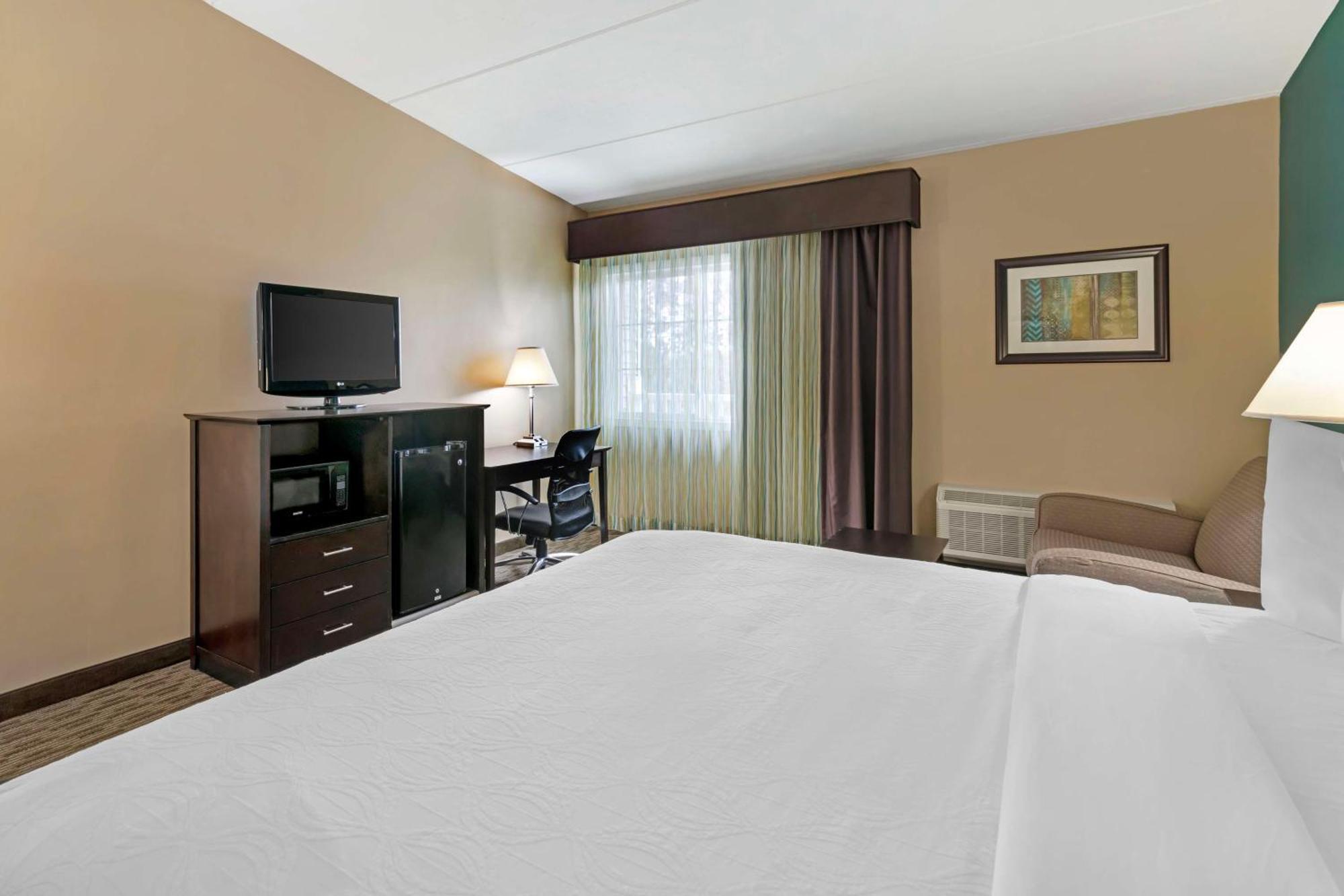 Best Western Plus Plattsburgh Exteriér fotografie