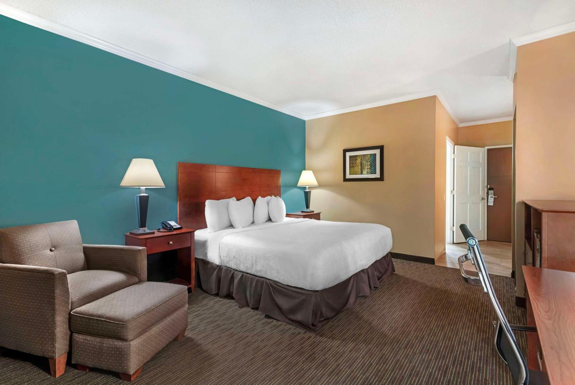 Best Western Plus Plattsburgh Exteriér fotografie