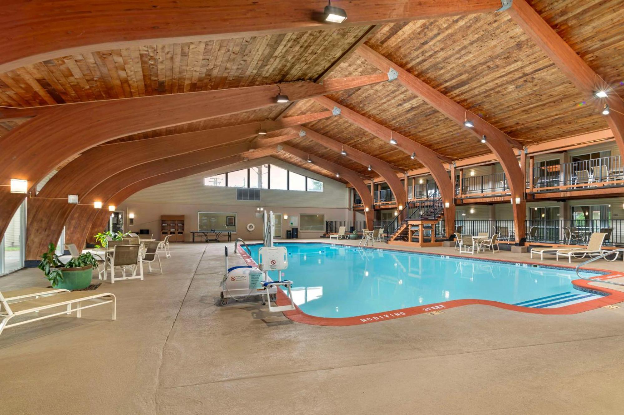 Best Western Plus Plattsburgh Exteriér fotografie